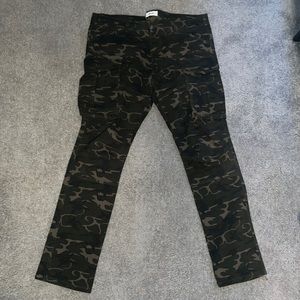 Men’s camouflage cargo pants